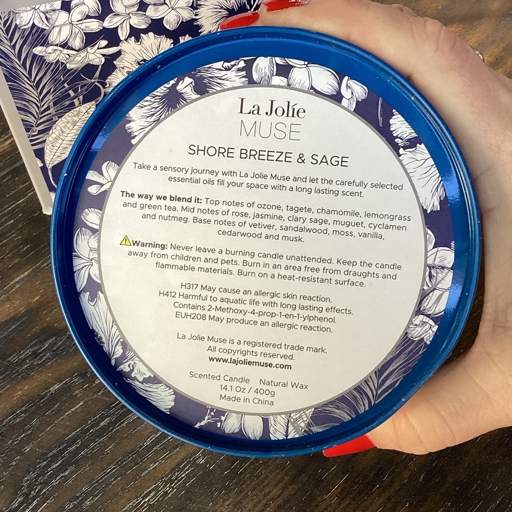 La Jolie Muse Shore Breeze & Sage Scented Candle - Picture 4 of 5